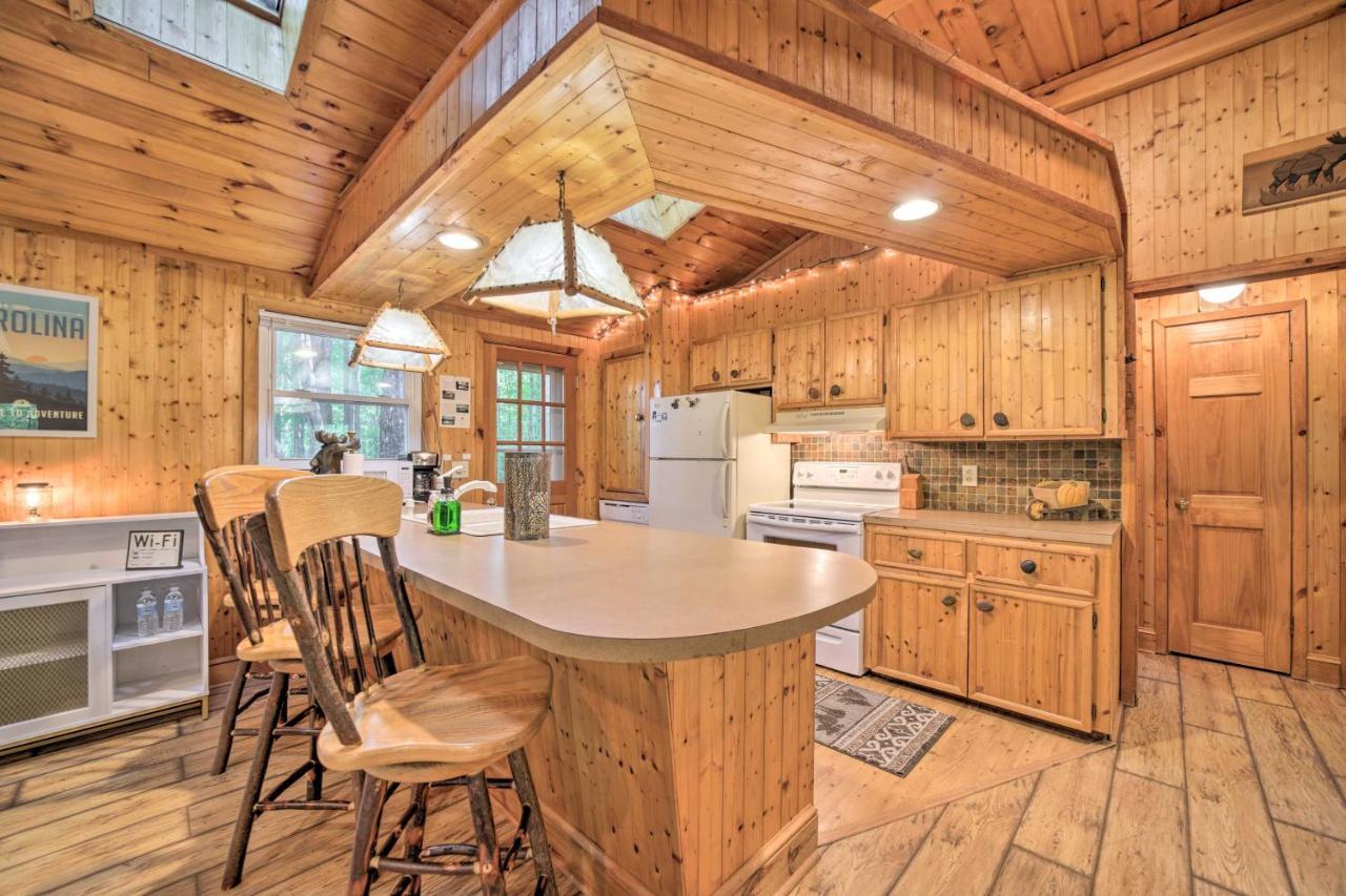 Cozy Lake Toxaway Cabin With Deck, Fire Pit And Grill! Εξωτερικό φωτογραφία