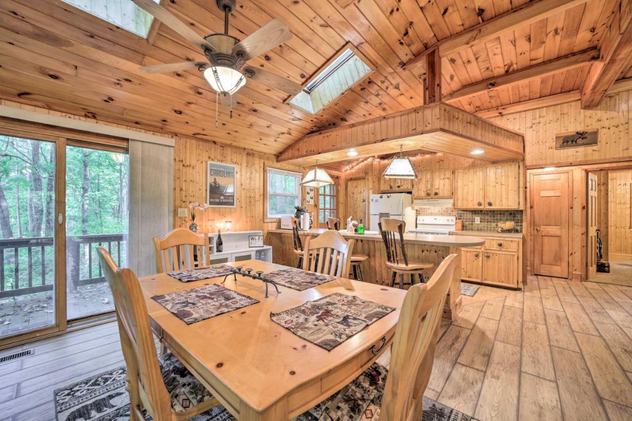 Cozy Lake Toxaway Cabin With Deck, Fire Pit And Grill! Εξωτερικό φωτογραφία